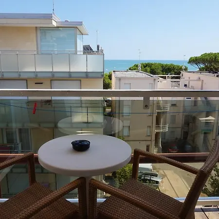Hotel Flora 3*