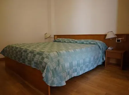 Flora فندق لينانو سابيادورو