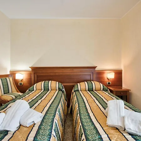 Flora Hotel 3*