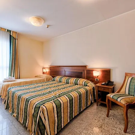 Hotel Flora 3*