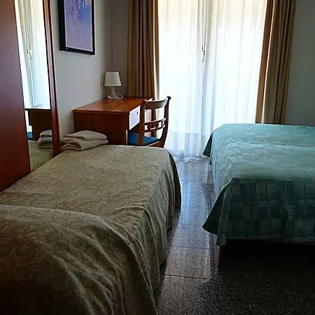 Flora 3*